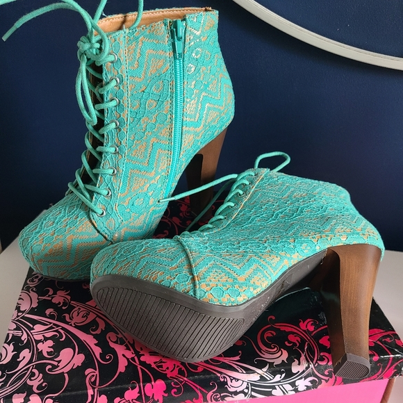 BNWB Qupid Puffin 39 Mint Bootie - Picture 3 of 4